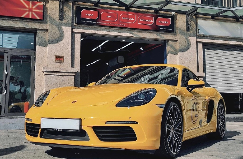 Porsche 718 Cayman Vàng tại TP Care Ocean Park